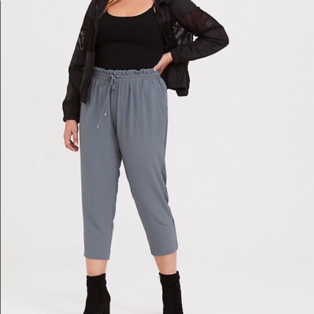 Torrid grey blue cropped crepe pant